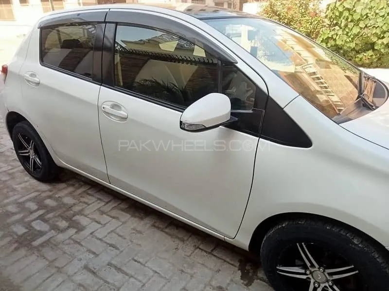 Toyota Vitz 2012 for Sale in Hyderabad Image-1
