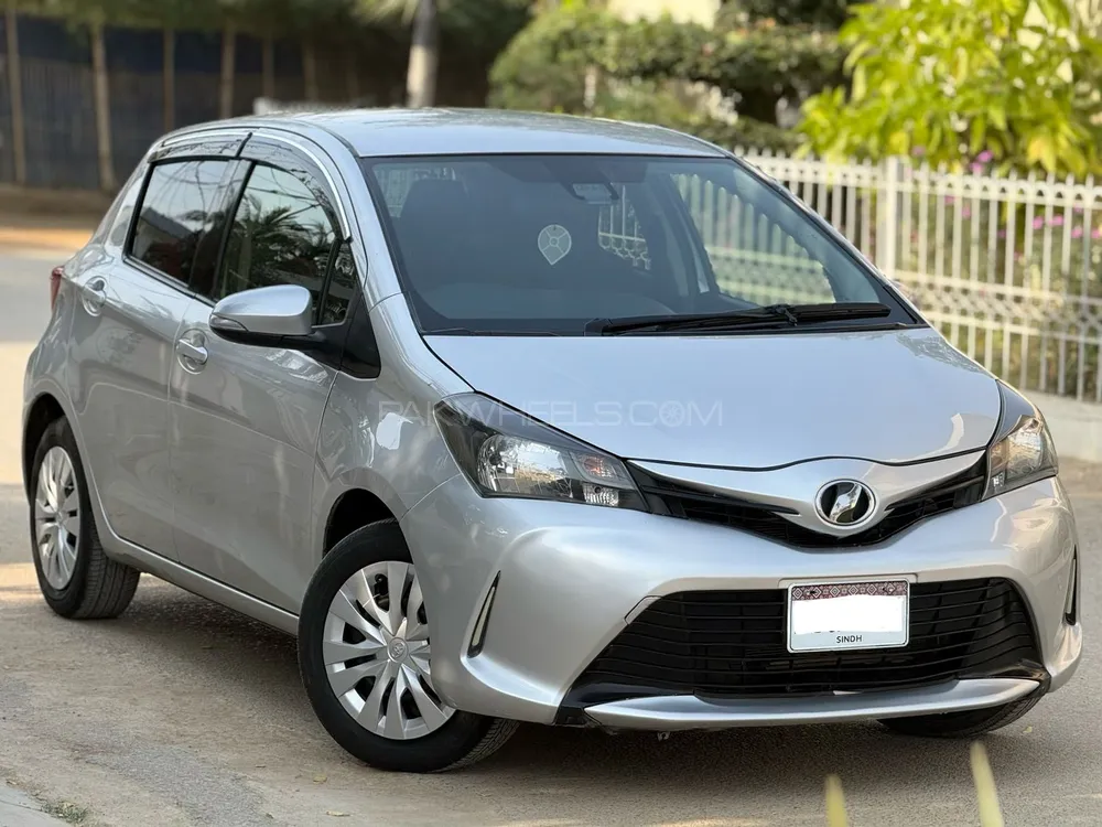 Toyota Vitz 2016 for Sale in Karachi Image-1