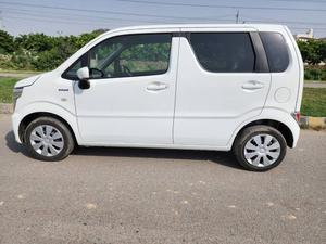 Fresh Import 2025
HYBRID FX EDITION
4 Auction Grade and Auction Sheet Attached For Satisfaction And Verification
2022 Model
Low Mileage: 80304 KM
Shiny White Colour
Cruise Control
Safety Sense
No.1 Japan Quality
SD Navigation
Back Camera
Auto AC Push Panel
Halogen Head Lump
Abs Braking System
Genuine Verifiable Auction Sheet
Retractable Side Mirrors With Indicators
All Power Windows
Runs & Drives Great
Engine In Clean & Good Condition
Clean Interior & Exterior
Drive Type: FF
Eco Idle Technology
Sofa Seats
Heated Seats
Power Steering
Power Windows
Power Side Mirrors
Glass With Ultra-violet Filter (UV Cut)
Digital Climate Control Air Conditioner & Heater
Steering: Power Assist Equipped Rack & Pinion
Suspension: Mcpherson Strut Type Coil Spring
Drivers Airbag
Passenger Airbag
Rear Wiper
Good Fuel Economy
Dual SRS Air Bag
High Quality Luxury Hatchback
Brand New Tyres
Anti-lock Brakes
Remote Keyless Entry