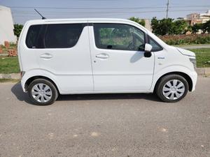 Fresh Import 2025
HYBRID FX EDITION
3.5 Auction Grade and Auction Sheet Attached For Satisfaction And Verification
2022 Model
Low Mileage: 76161 KM
Shiny White Colour
Cruise Control
Safety Sense
No.1 Japan Quality
SD Navigation
Back Camera
Auto AC Push Panel
Halogen Head Lump
Abs Braking System
Genuine Verifiable Auction Sheet
Retractable Side Mirrors With Indicators
All Power Windows
Runs & Drives Great
Engine In Clean & Good Condition
Clean Interior & Exterior
Drive Type: FF
Eco Idle Technology
Sofa Seats
Heated Seats
Power Steering
Power Windows
Power Side Mirrors
Glass With Ultra-violet Filter (UV Cut)
Digital Climate Control Air Conditioner & Heater
Steering: Power Assist Equipped Rack & Pinion
Suspension: Mcpherson Strut Type Coil Spring
Drivers Airbag
Passenger Airbag
Rear Wiper
Good Fuel Economy
Dual SRS Air Bag
High Quality Luxury Hatchback
Brand New Tyres
Anti-lock Brakes
Remote Keyless Entry