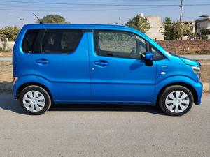 Fresh Import 2025
HYBRID FX EDITION
3.5 Auction Grade and Auction Sheet Attached For Satisfaction And Verification
2022 Model
Shiny Blue Colour
Cruise Control
Safety Sense
No.1 Japan Quality
SD Navigation
Back Camera
Auto AC Push Panel
Halogen Head Lump
Abs Braking System
Genuine Verifiable Auction Sheet
Retractable Side Mirrors With Indicators
All Power Windows
Runs & Drives Great
Engine In Clean & Good Condition
Clean Interior & Exterior
Drive Type: FF
Eco Idle Technology
Sofa Seats
Heated Seats
Power Steering
Power Windows
Power Side Mirrors
Glass With Ultra-violet Filter (UV Cut)
Digital Climate Control Air Conditioner & Heater
Steering: Power Assist Equipped Rack & Pinion
Suspension: Mcpherson Strut Type Coil Spring
Drivers Airbag
Passenger Airbag
Rear Wiper
Good Fuel Economy
Dual SRS Air Bag
High Quality Luxury Hatchback
Brand New Tyres
Anti-lock Brakes
Remote Keyless Entry