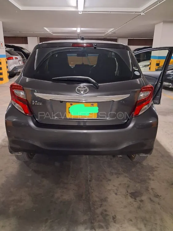 Toyota Vitz 2015 for Sale in Karachi Image-1