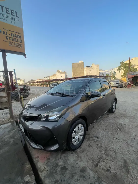 Toyota Vitz 2015 for Sale in Karachi Image-1