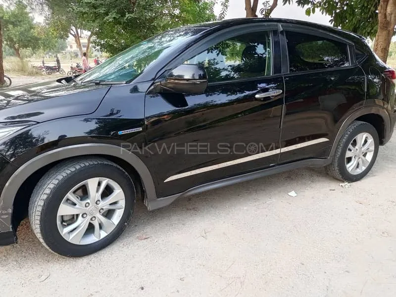 Honda Vezel 2014 for Sale in Islamabad Image-1
