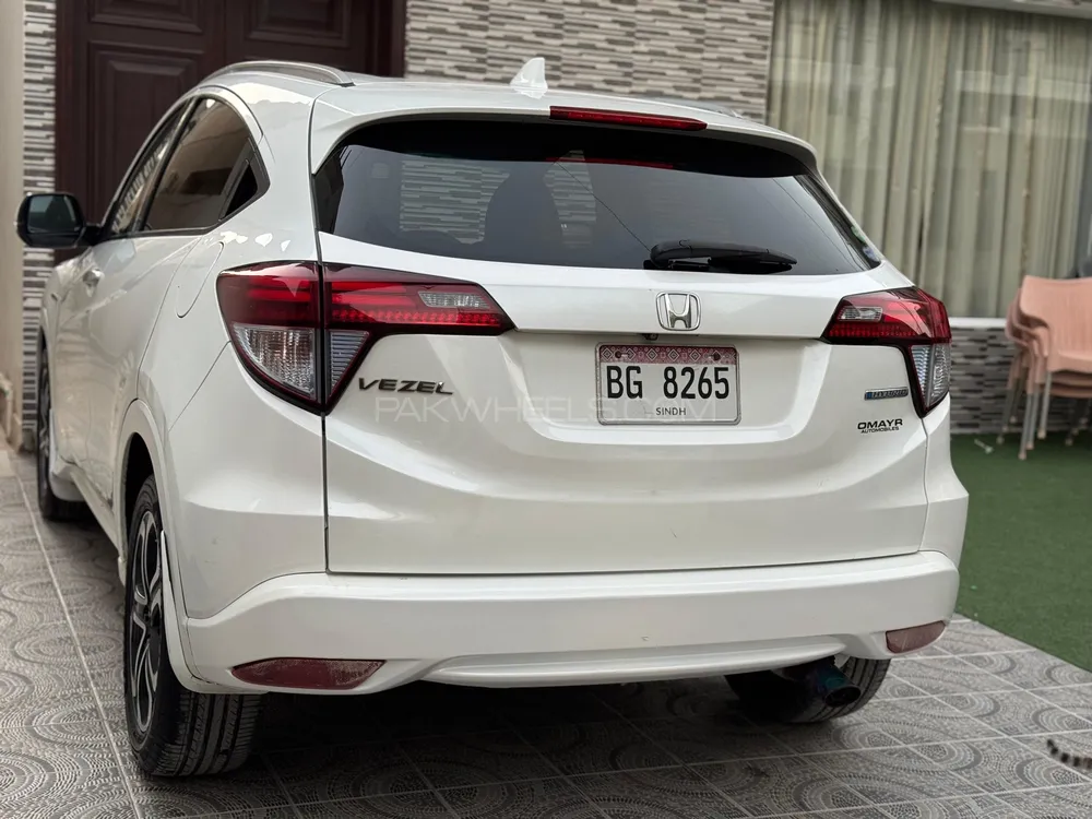 Honda Vezel 2014 for Sale in Karachi Image-1