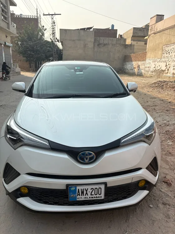Toyota C-HR 2017 for Sale in Okara Image-1