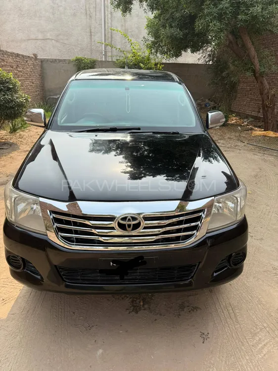 Toyota Hilux 2014 for Sale in Multan Image-1