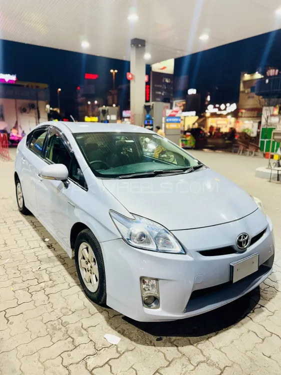 Toyota Prius 2010 for Sale in Lahore Image-1