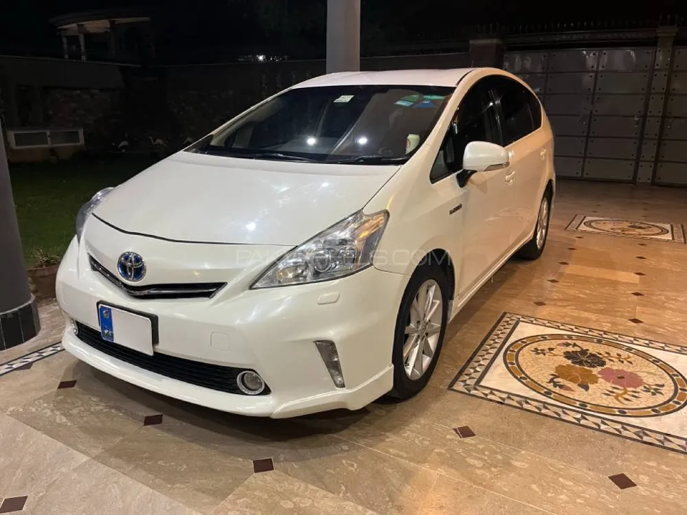 Toyota Prius Alpha 2012 for Sale in Peshawar Image-1