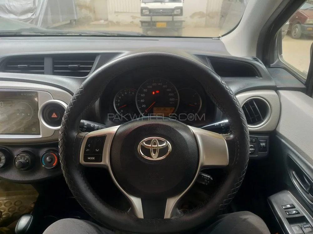 Toyota Vitz 2011 for Sale in Karachi Image-1