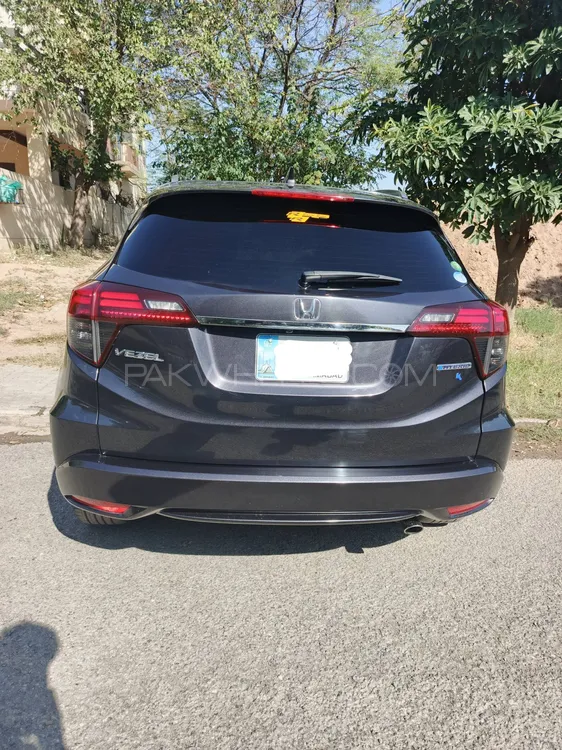 Honda Vezel 2018 for Sale in Islamabad Image-1