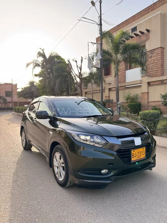 Honda Vezel 2015 for Sale in Karachi Image-1