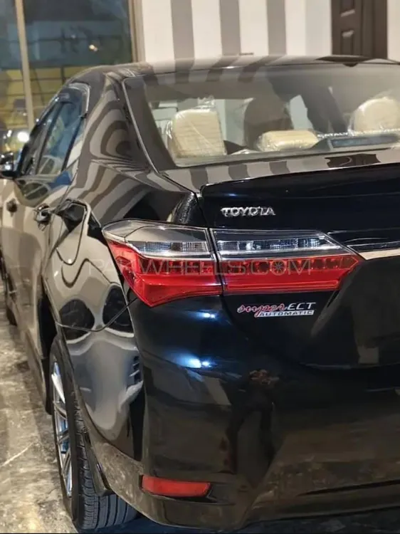 Toyota Corolla 2018 for Sale in Lahore Image-1