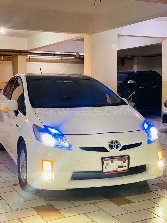 Toyota Prius 2011 for Sale in Karachi Image-1
