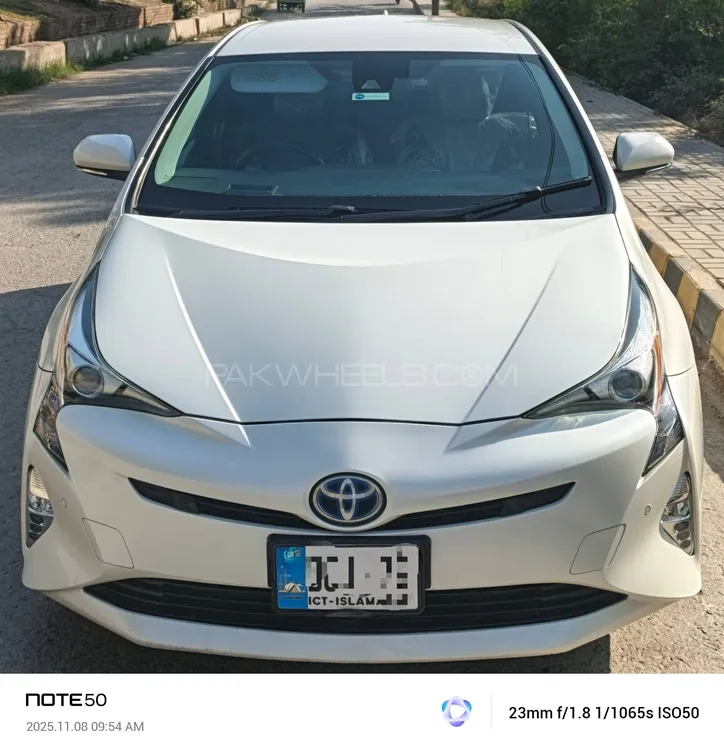 Toyota Prius 2017 for Sale in Peshawar Image-1