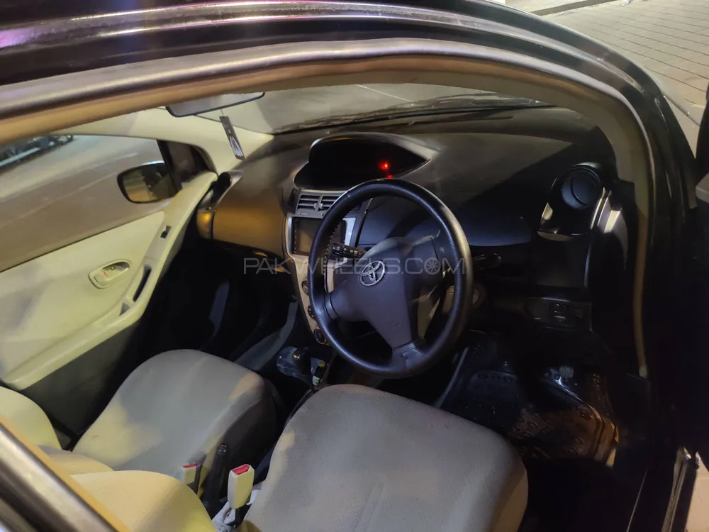 Toyota Vitz 2006 for Sale in Lahore Image-1