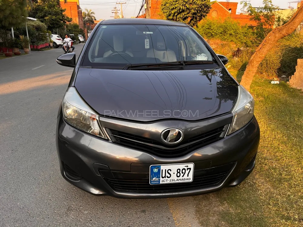 Toyota Vitz 2012 for Sale in Lahore Image-1