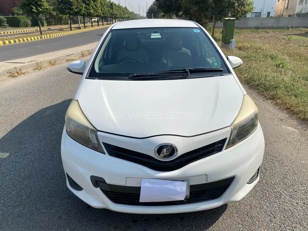 Toyota Vitz 2012 for Sale in Lahore Image-1