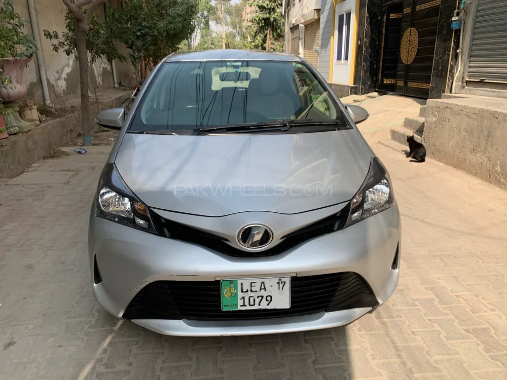 Toyota Vitz 2014 for Sale in Sahiwal Image-1