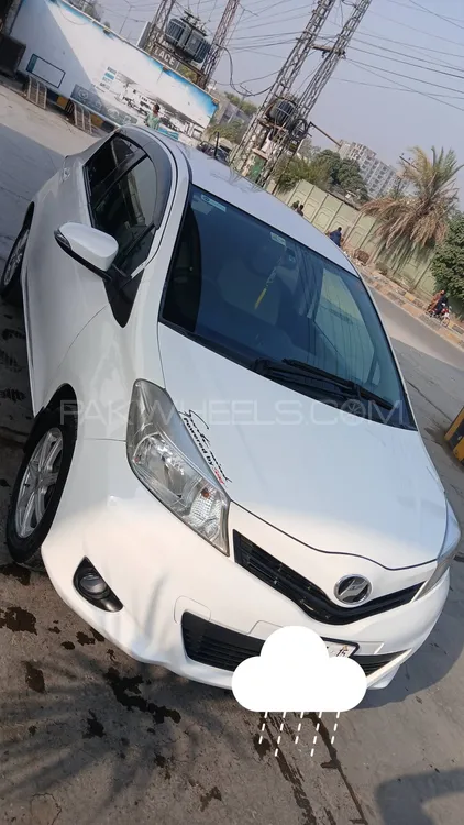 Toyota Vitz 2011 for Sale in Peshawar Image-1
