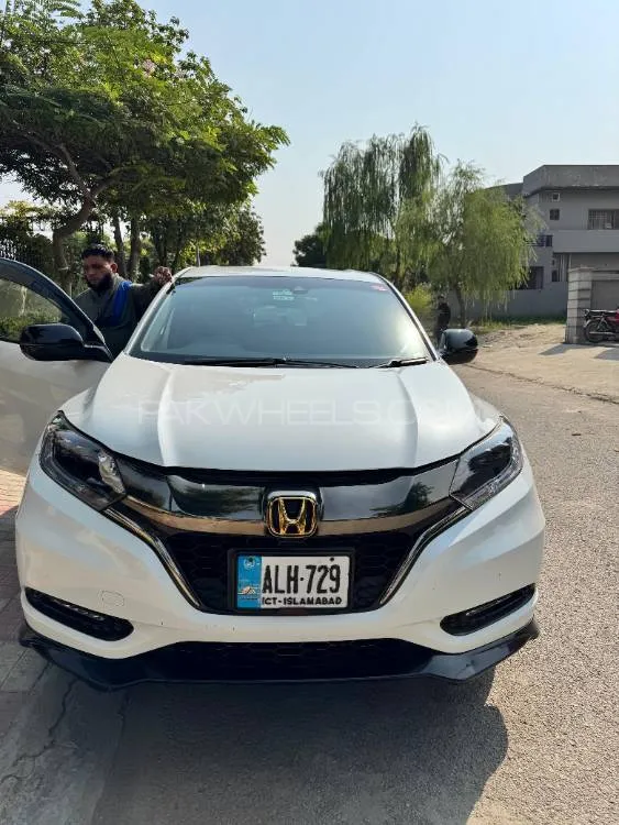 Honda Vezel 2016 for Sale in Islamabad Image-1