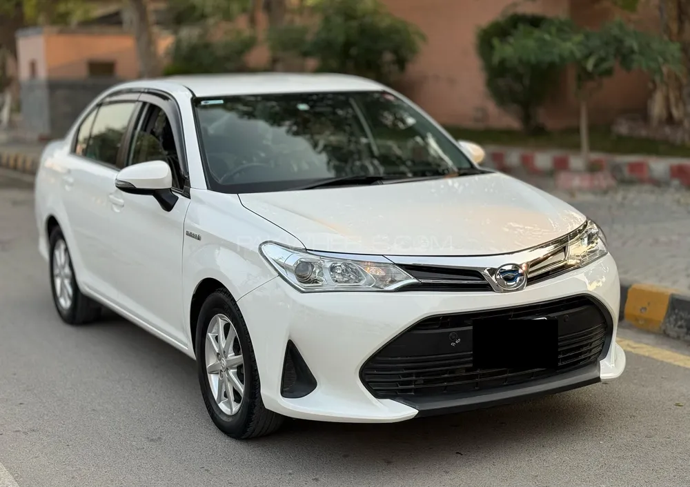 Toyota Corolla Axio 2020 for Sale in Peshawar Image-1