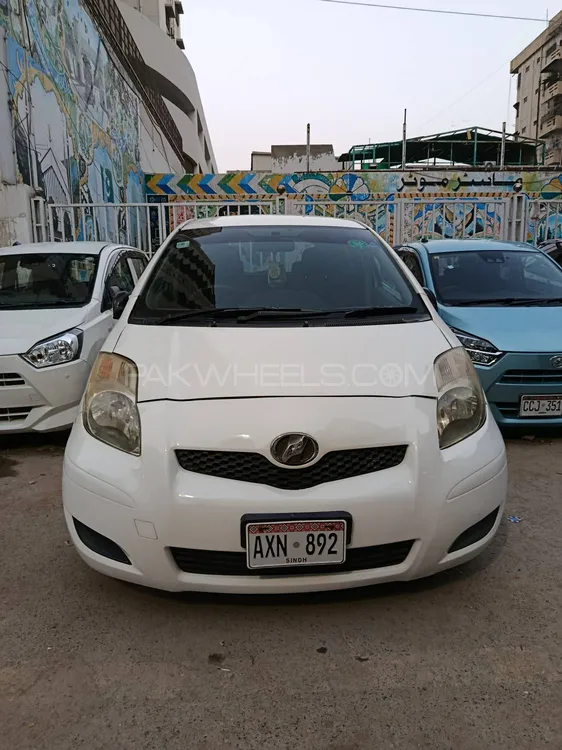 Toyota Vitz 2009 for Sale in Karachi Image-1