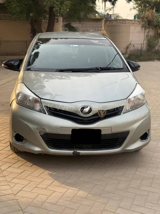 Toyota Vitz 2013 for Sale in Karachi Image-1