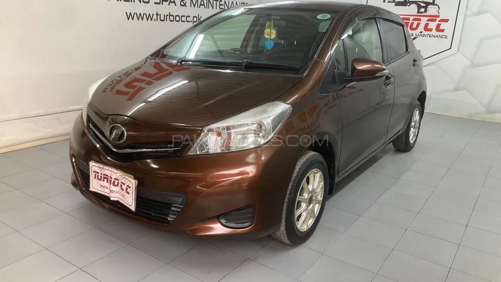 Toyota Vitz 2013 for Sale in Karachi Image-1