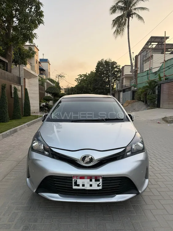 Toyota Vitz 2015 for Sale in Karachi Image-1