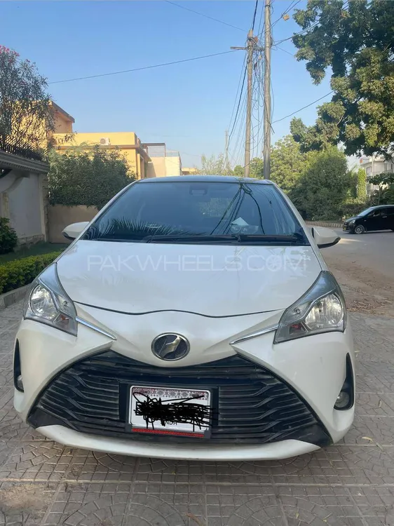 Toyota Vitz 2017 for Sale in Karachi Image-1