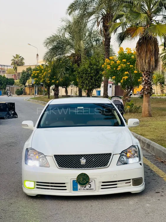 Toyota Crown 2004 for Sale in Islamabad Image-1