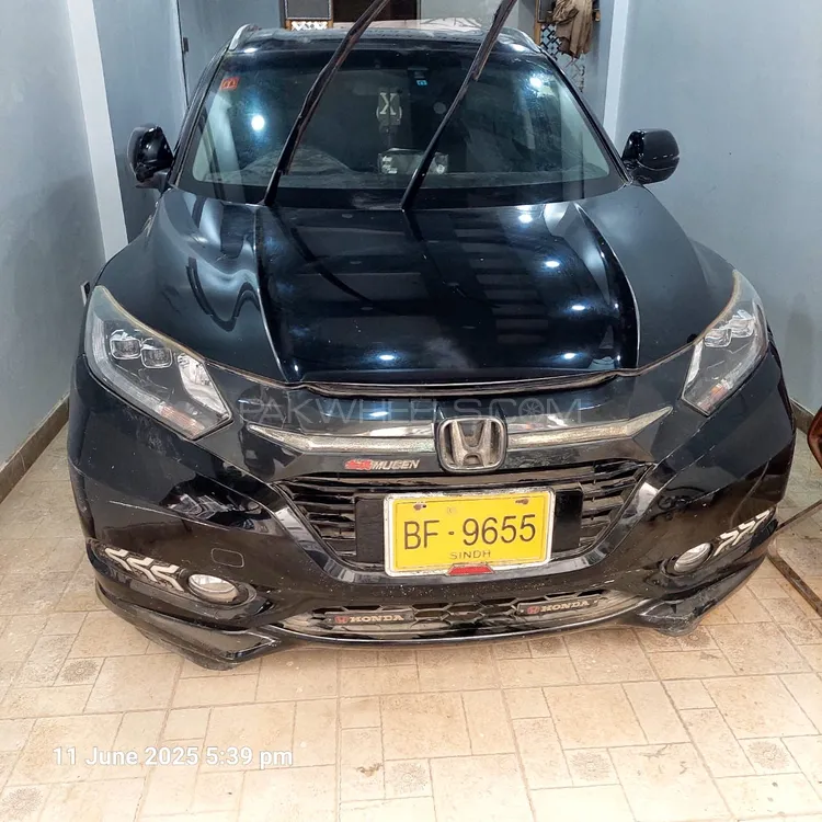 Honda Vezel 2014 for Sale in Karachi Image-1