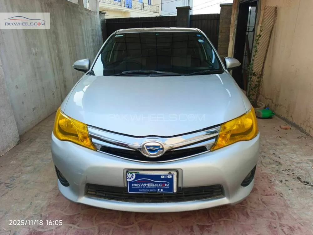 Toyota Corolla Axio 2013 for Sale in Multan Image-1