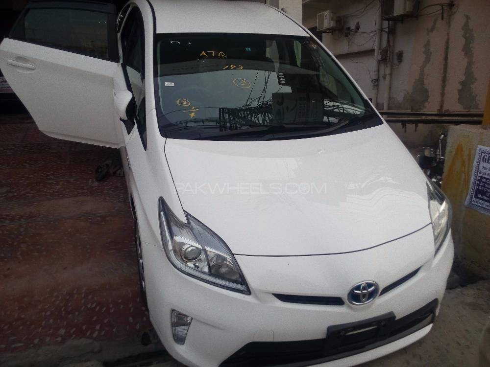 Toyota Prius 2013 for Sale in Multan Image-1