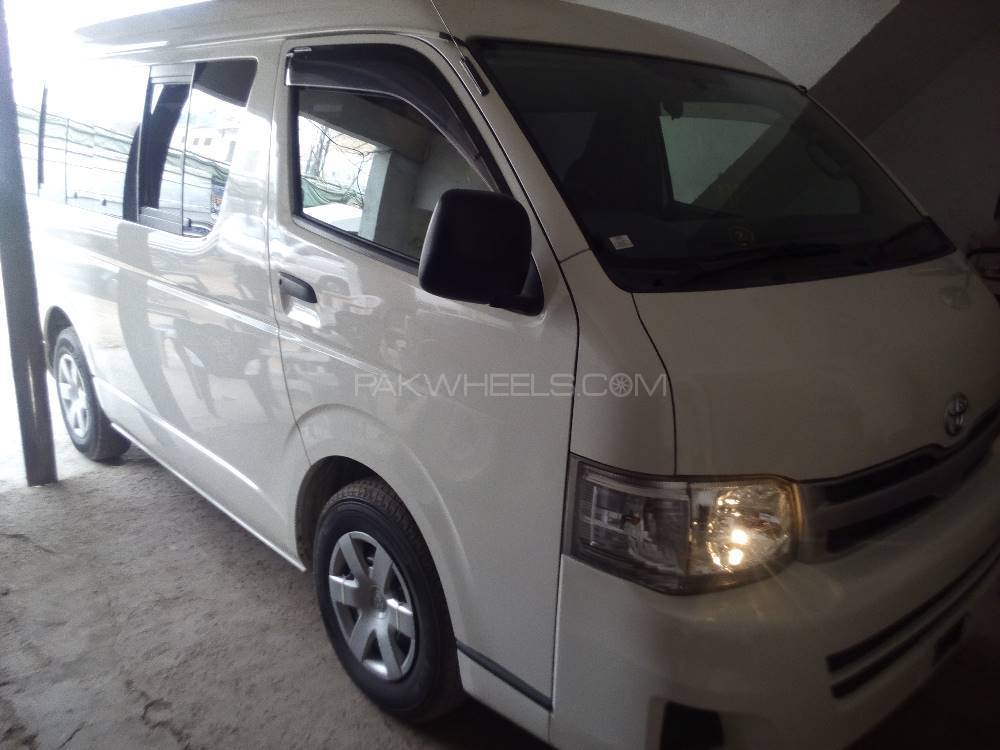 Toyota Hiace 2011 for Sale in Multan Image-1