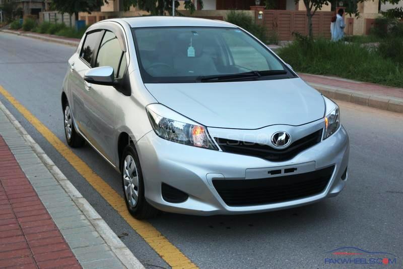 Toyota Vitz 2013 for Sale in Lahore Image-1