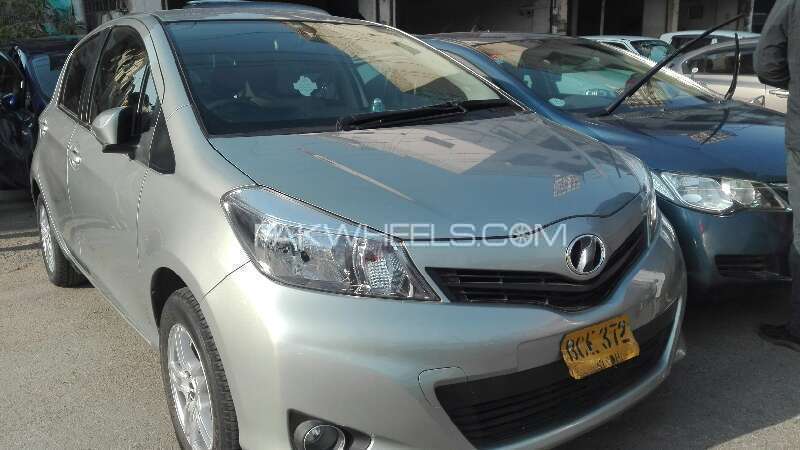 Toyota Vitz 2012 for Sale in Karachi Image-1