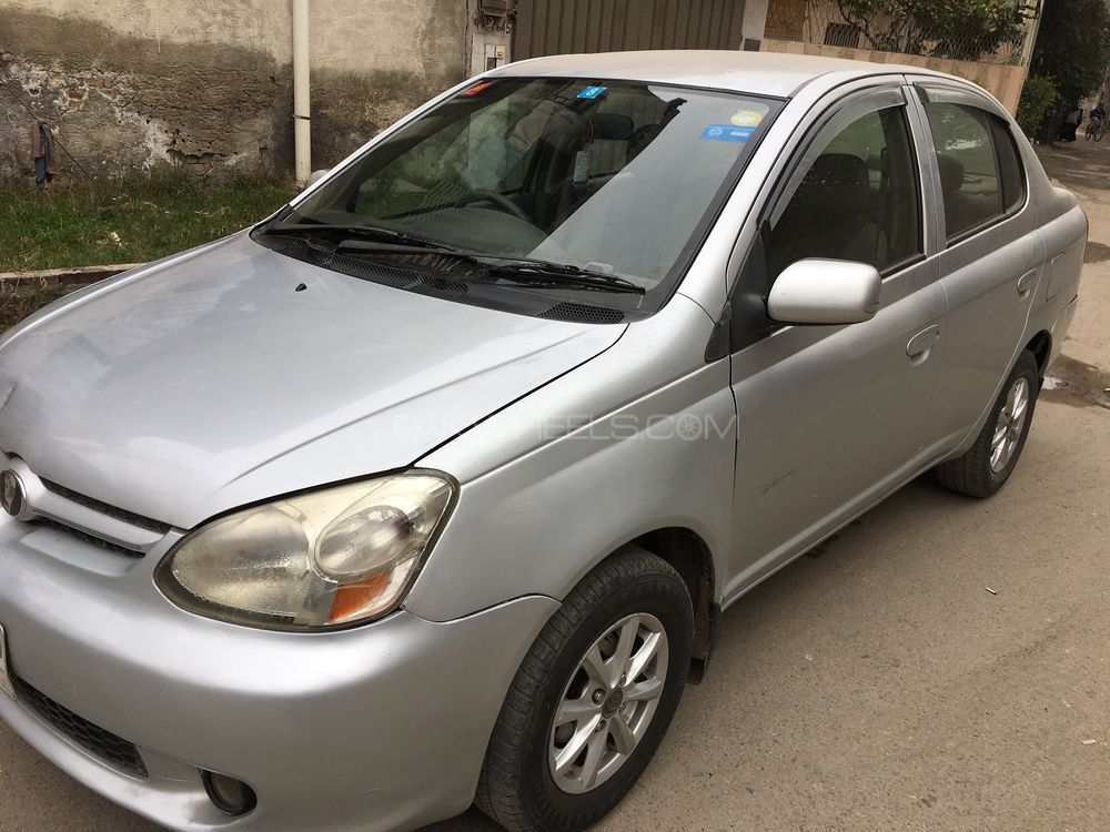 Toyota Platz 2007 for Sale in Lahore Image-1