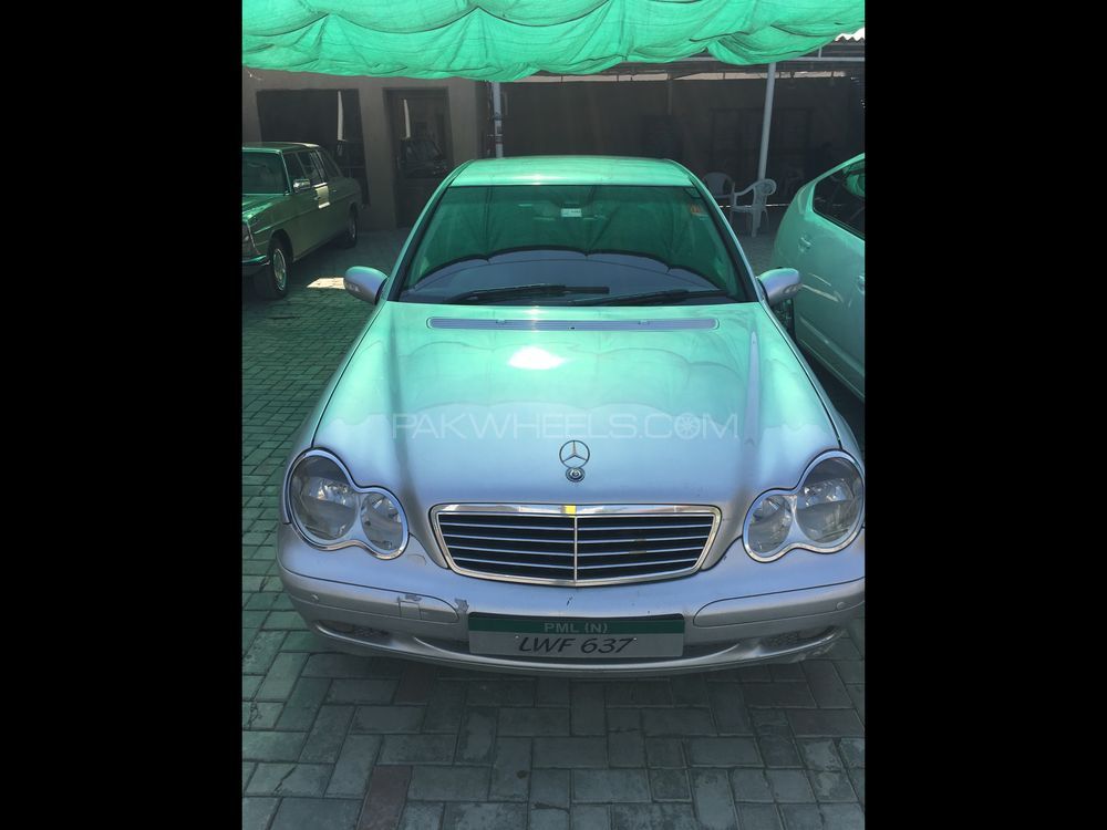 Mercedes Benz 250 D 2003 for Sale in Lahore Image-1