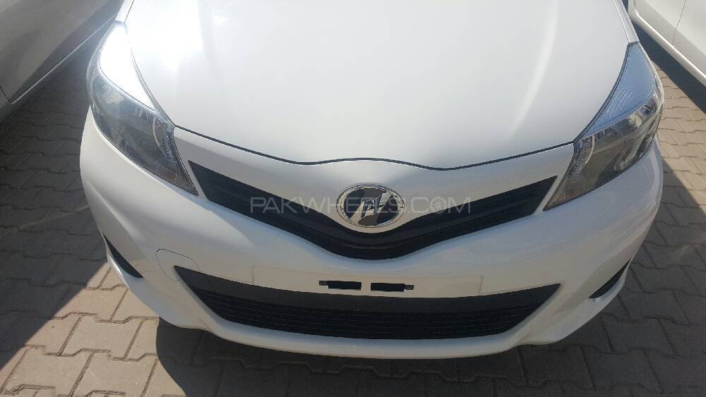 Toyota Vitz 2013 for Sale in Sialkot Image-1