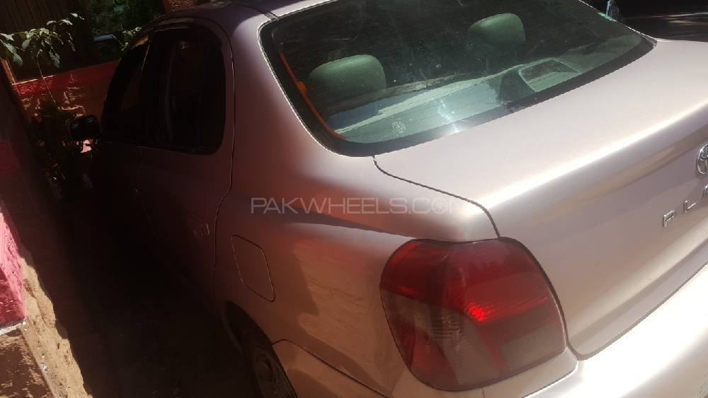 Toyota Platz 2001 for Sale in Islamabad Image-1