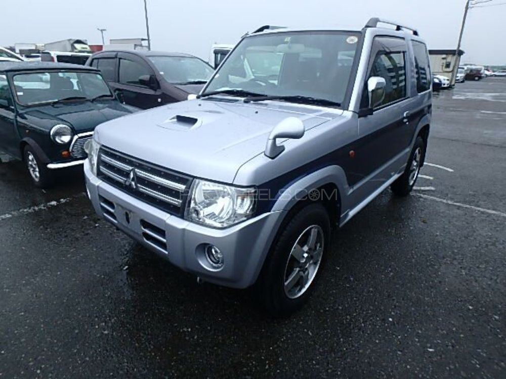 Mitsubishi pajero mini 2012