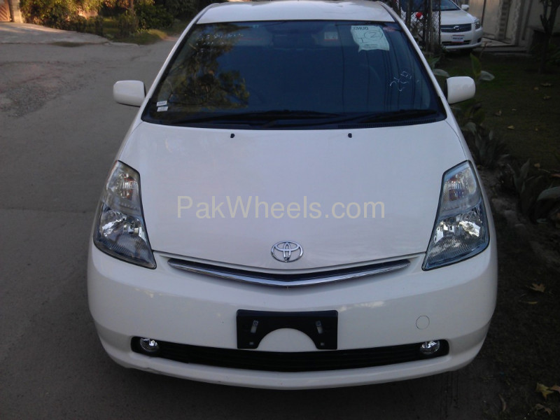 Toyota Prius 2007 for Sale in Lahore Image-1