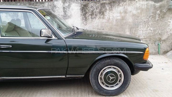 Mercedes Benz 200 D 1977 for Sale in Islamabad Image-1