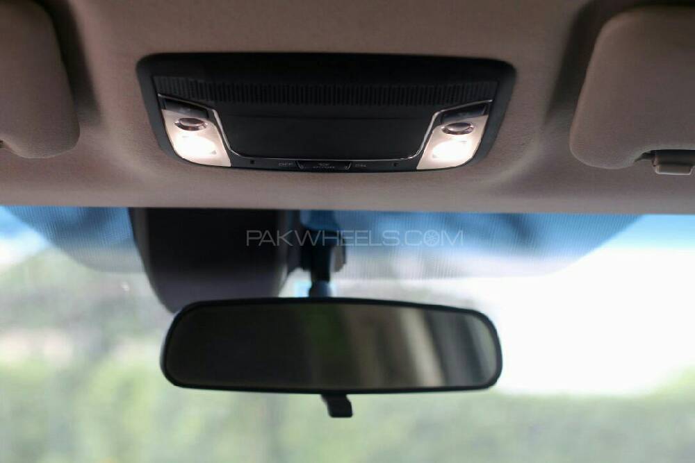Honda Vezel 2014 for Sale in Lahore Honda Vezel 2014 for Sale in Lahore Image-3
