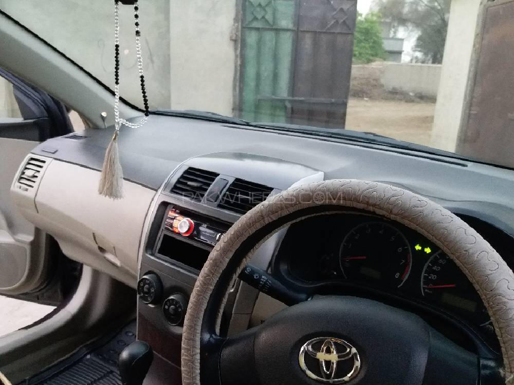 Toyota Corolla 2012 for Sale in Ahmed Pur East Image-1