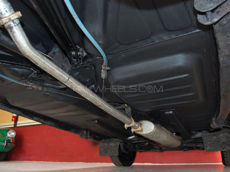 Rust-Oleum Rubberized Undercoating - Quarter Rust-Oleum Rubberized Undercoating - Quarter Image-2