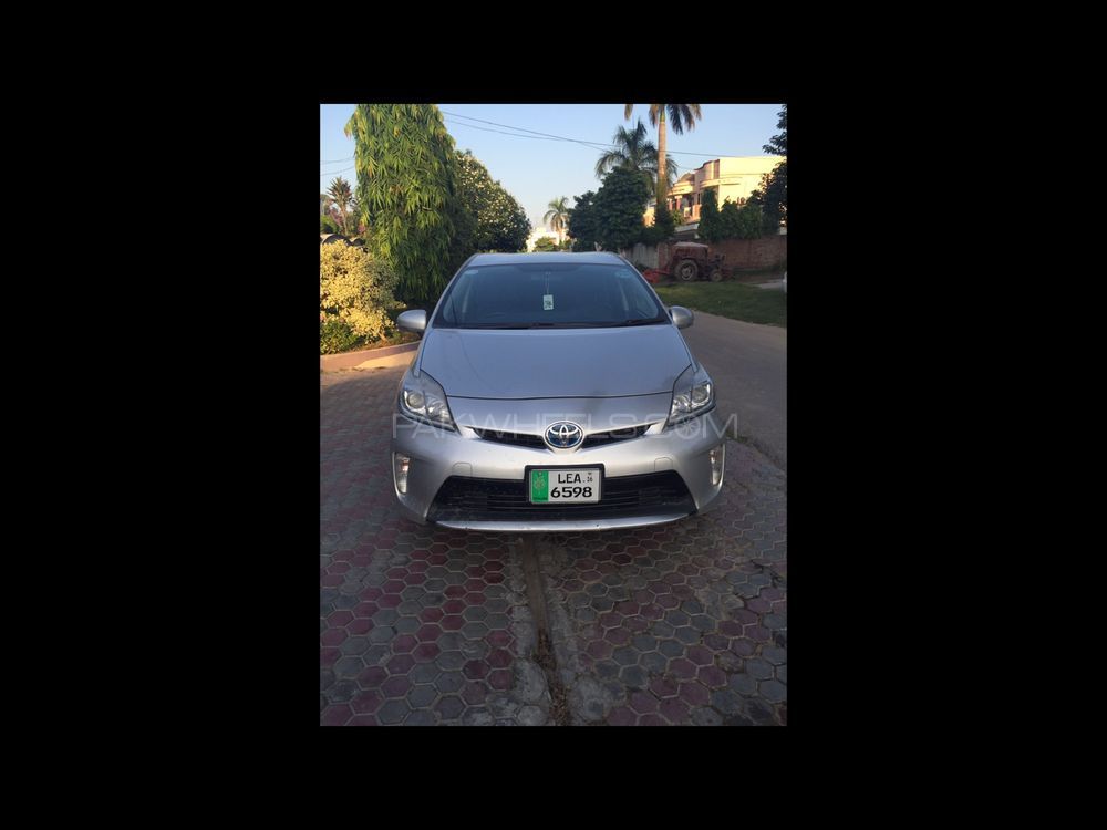 Toyota Prius Alpha 2012 for Sale in Gujranwala Image-1