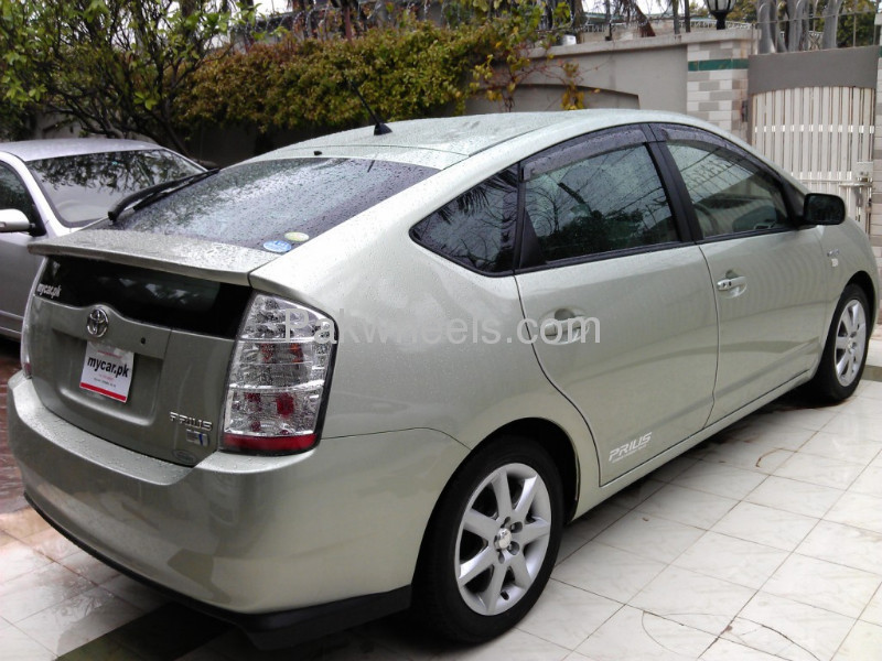 Toyota Prius 2008 for Sale in Lahore Image-1